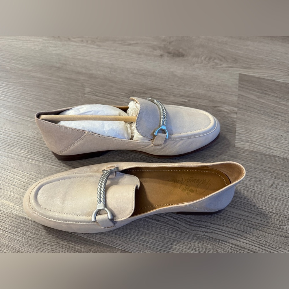 Elegant Cream Loafers Patricia Nash women’s 5.5 shoes. Brand new.